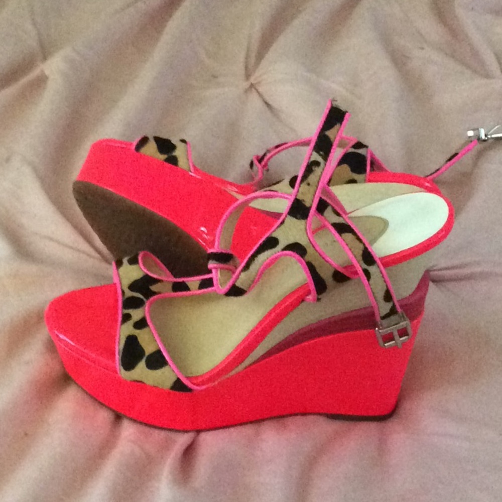 Gianni Bini shocking pink and leopard sandals